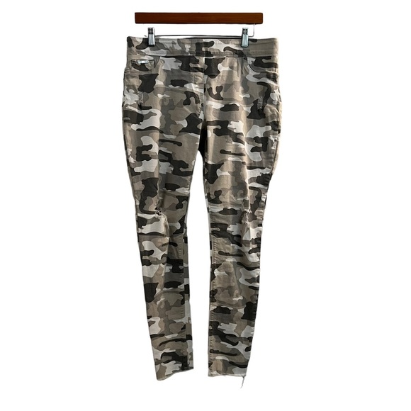 Coco & Carmen Large Distressed Camouflage Skinny Pants - Picture 1 of 9